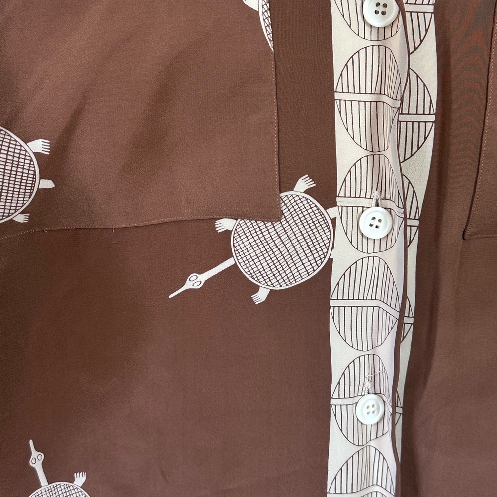 Agatha Brown 100% Silk‎ Button Blouse Chest Pockets Vintage Turtle Print Size 6 - Picture 4 of 4